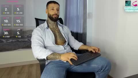Snapshot of masculineguy69 chatting on October 17, 7:45 am masculineguy69 online show from October 17, 7:45 am