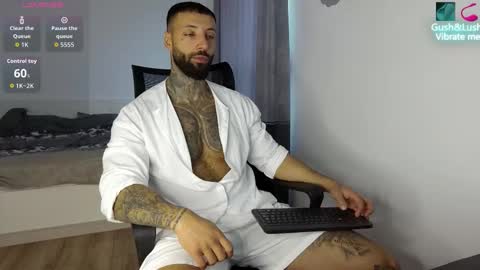 Snapshot of masculineguy69 chatting on October 16, 7:38 am masculineguy69 online show from October 16, 7:38 am