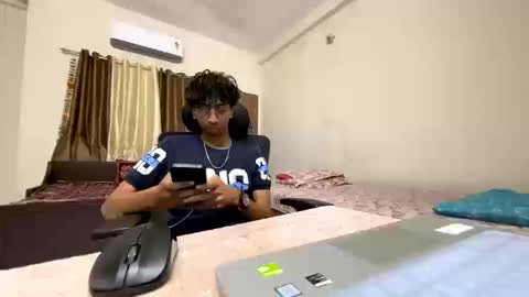 maskboyz2003 online show from September 22, 5:34 pm