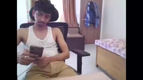 maskboyz2003 online show from February 20, 6:17 am