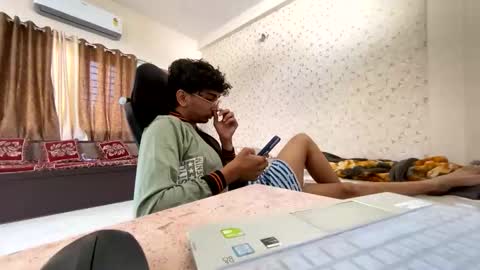 maskboyz2003 online show from November 10, 6:40 am