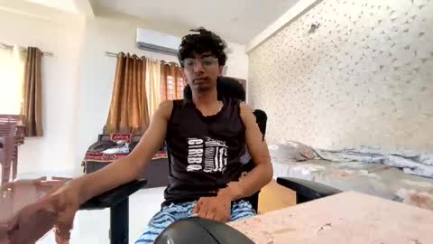 maskboyz2003 online show from October 17, 4:49 am