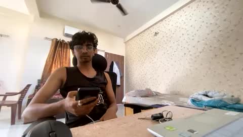 maskboyz2003 online show from October 6, 3:33 am