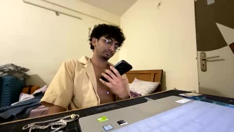 maskboyz2003 online show from October 25, 8:05 am