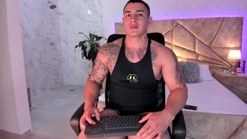 Snapshot of massimocontie_ chatting on December 7, 2:02 pm Massimo Contie online show from December 7, 2:02 pm