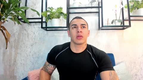 Snapshot of massimocontie_ chatting on January 30, 11:55 am Massimo Contie online show from January 30, 11:55 am