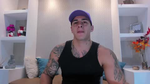 Snapshot of massimocontie_ chatting on December 17, 12:00 pm Massimo Contie online show from December 17, 12:00 pm