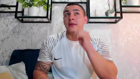 Snapshot of massimocontie_ chatting on March 10, 12:17 pm Massimo Contie online show from March 10, 12:17 pm