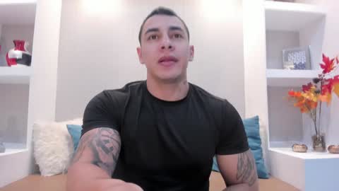 Snapshot of massimocontie_ chatting on December 23, 11:57 am Massimo Contie online show from December 23, 11:57 am
