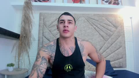 Snapshot of massimocontie_ chatting on December 25, 12:05 pm Massimo Contie online show from December 25, 12:05 pm