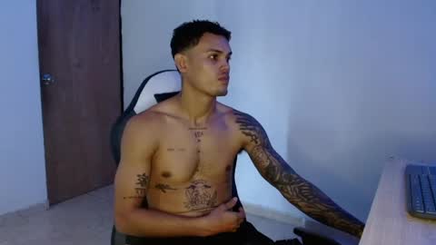 master_black777 online show from April 21, 2:23 pm