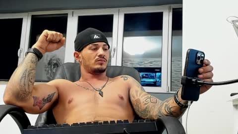 Snapshot of masterchris12 chatting on December 8, 9:08 pm masterchris12 online show from December 8, 9:08 pm