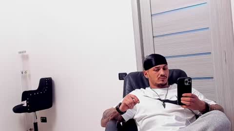 Snapshot of masterchris12 chatting on December 4, 8:29 pm masterchris12 online show from December 4, 8:29 pm