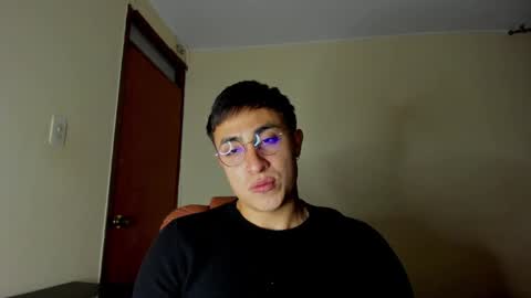 Snapshot of masterfiterotic chatting on February 15, 2:37 am masterfiterotic online show from February 15, 2:37 am