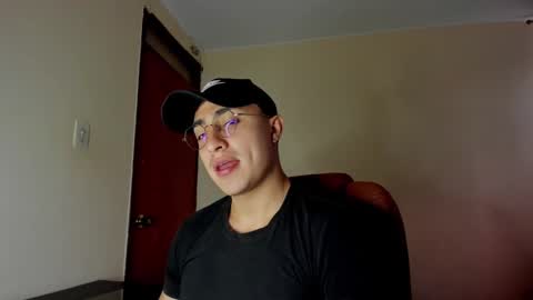 Snapshot of masterfiterotic chatting on February 13, 10:33 pm masterfiterotic online show from February 13, 10:33 pm