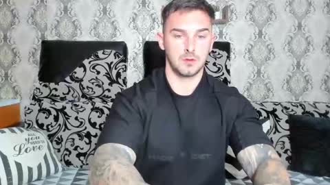 Snapshot of mastermusclejon chatting on December 4, 10:35 am Jon online show from December 4, 10:35 am