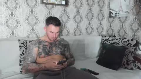 Snapshot of mastermusclejon chatting on December 16, 9:31 pm Jon online show from December 16, 9:31 pm