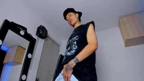Snapshot of mateo_escobar chatting on September 23, 12:21 am mateo_escobar online show from September 23, 12:21 am