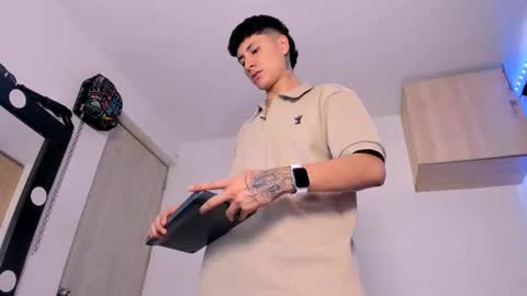 Snapshot of mateo_escobar chatting on September 15, 8:32 pm mateo_escobar online show from September 15, 8:32 pm