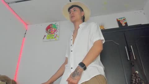 Snapshot of mateo_escobar chatting on October 17, 2:59 am mateo_escobar online show from October 17, 2:59 am