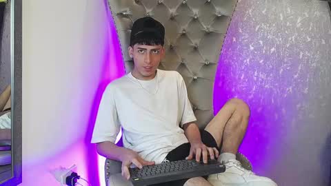 mateo mitchell online show from October 15, 5:04 am