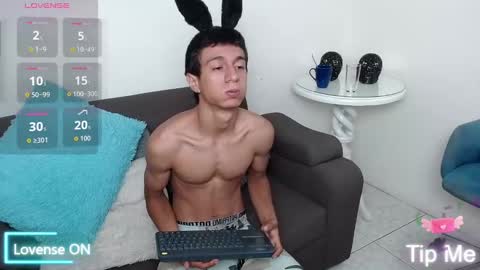 Snapshot of mateocruz_ chatting on October 8, 12:42 pm Mateo online show from October 8, 12:42 pm