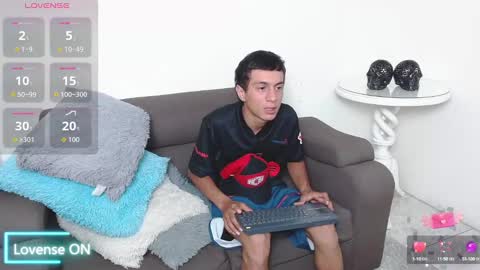 Snapshot of mateocruz_ chatting on October 3, 1:38 pm Mateo online show from October 3, 1:38 pm