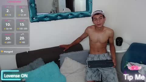 Snapshot of mateocruz_ chatting on October 10, 12:43 pm Mateo online show from October 10, 12:43 pm