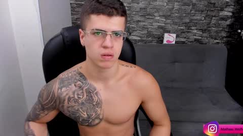 Snapshot of mathew_wolf4 chatting on December 13, 5:00 pm Mathew Independent model online show from December 13, 5:00 pm