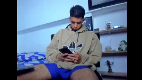 Snapshot of mathews_19 chatting on February 11, 12:27 pm Teo online show from February 11, 12:27 pm