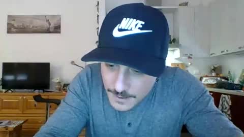Snapshot of matteushh87 chatting on February 17, 8:52 am matteushh87 online show from February 17, 8:52 am