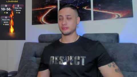 Snapshot of mattsaill_ chatting on February 14, 1:34 am mattsaill_ online show from February 14, 1:34 am