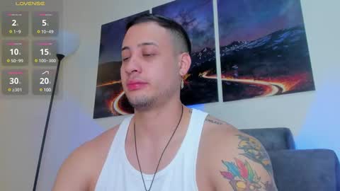 Snapshot of mattsaill_ chatting on February 19, 1:39 pm mattsaill_ online show from February 19, 1:39 pm