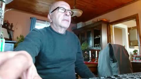 Maurice online show from December 5, 1:38 pm