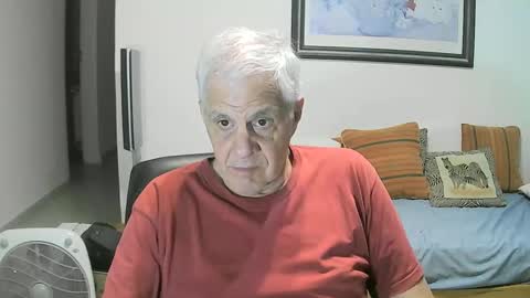 Snapshot of max_2017 chatting on December 21, 2:52 am max_2017 online show from December 21, 2:52 am