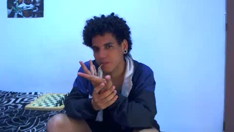 new independent model account trying to move forward my name Max everything okay online show from April 17, 4:53 pm