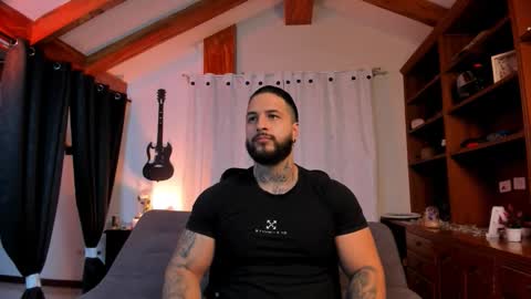 Snapshot of max_dic1 chatting on October 8, 11:42 pm max D. online show from October 8, 11:42 pm