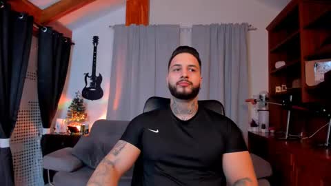 Snapshot of max_dic1 chatting on January 4, 2:46 pm max D. online show from January 4, 2:46 pm