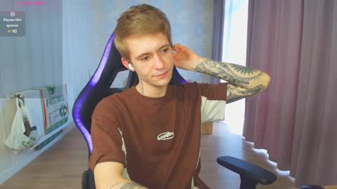 Snapshot of max_gen chatting on December 30, 12:09 pm Max Gen with tats 24years And Ethan without tats 20 years online show from December 30, 12:09 pm