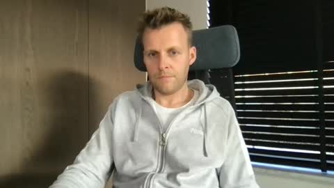 Max take off clothes online show from December 15, 1:19 pm