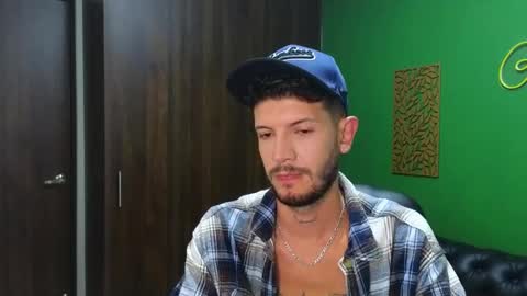 Snapshot of max_tayloor chatting on December 19, 1:39 am Max Taylor online show from December 19, 1:39 am
