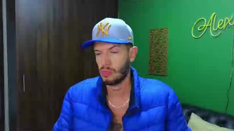 Snapshot of max_tayloor chatting on December 7, 5:04 am Max Taylor online show from December 7, 5:04 am