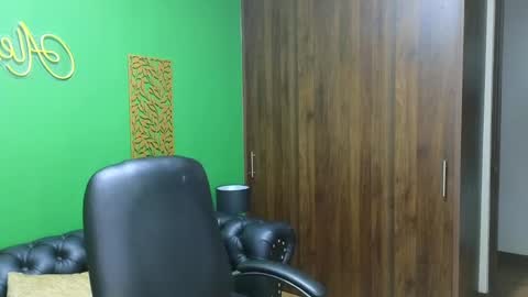 Snapshot of max_tayloor chatting on December 25, 12:27 am Max Taylor online show from December 25, 12:27 am