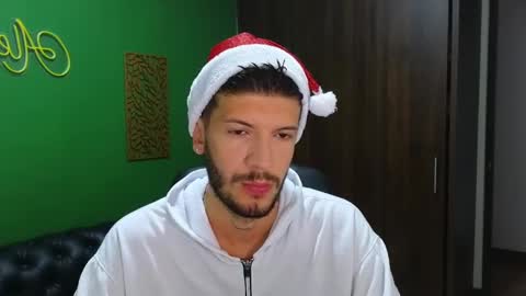 Snapshot of max_tayloor chatting on December 24, 1:17 pm Max Taylor online show from December 24, 1:17 pm