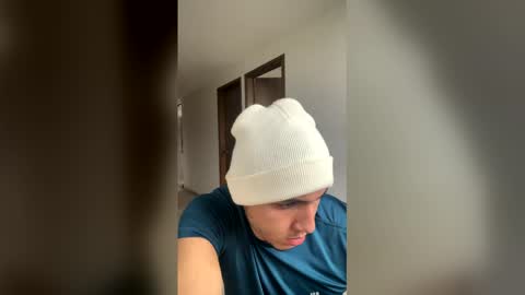 max_valiant1 online show from April 21, 12:33 pm