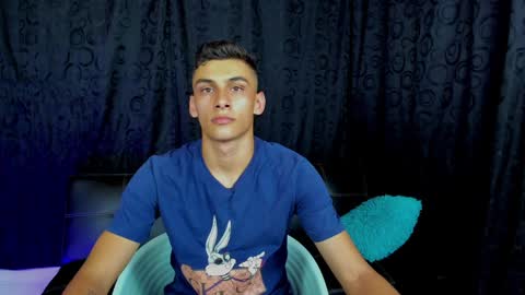 Snapshot of max_wild01 chatting on December 11, 4:40 am MAX online show from December 11, 4:40 am