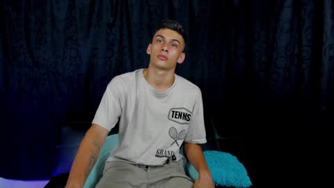 Snapshot of max_wild01 chatting on December 12, 7:52 am MAX online show from December 12, 7:52 am