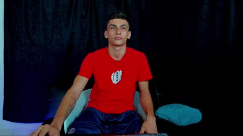 Snapshot of max_wild01 chatting on December 16, 6:10 am MAX online show from December 16, 6:10 am