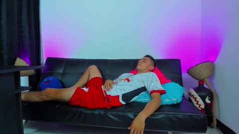 MAX     online show from December 21, 6:16 pm