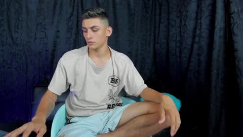 Snapshot of max_wild01 chatting on December 24, 8:55 am MAX online show from December 24, 8:55 am